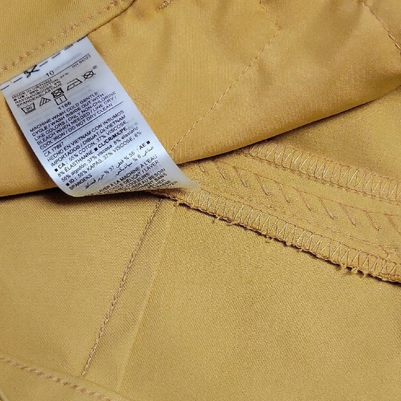 Old Navy Women's Golden Khakis - Picture 4 of 12